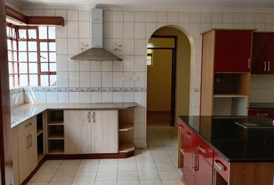 5 Bed House with En Suite at Runda