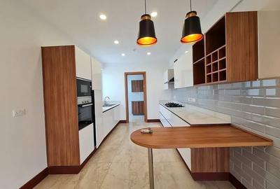 Serviced 3 Bed Apartment with En Suite in Parklands - 4