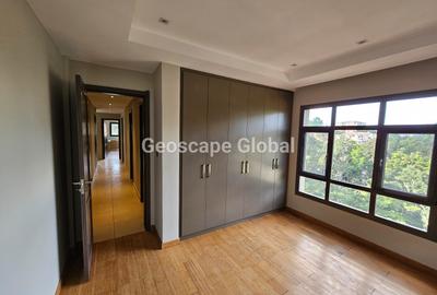3 Bed Apartment with En Suite in Riverside