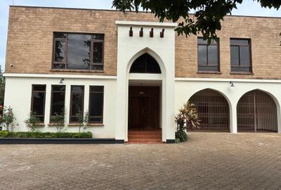 5 Bed House with En Suite in Runda