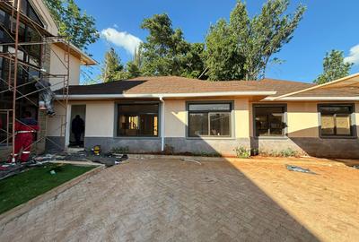 5 Bed House with En Suite in Runda