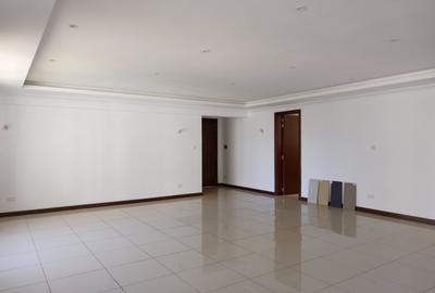 4 Bed Apartment with En Suite in General Mathenge