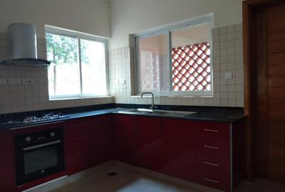 4 Bed Townhouse with En Suite in Lavington