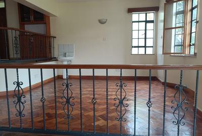 4 Bed House with En Suite in Runda