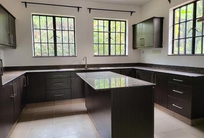 4 Bed House with En Suite in Runda - 2