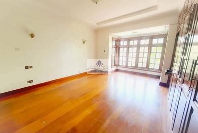 5 Bed House with En Suite in Kyuna