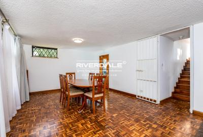 5 Bed House with En Suite in Runda