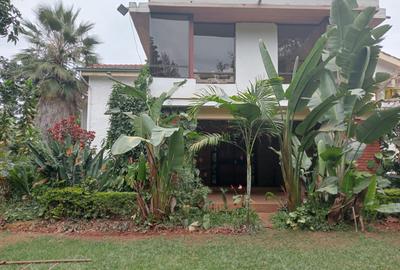 6 Bed House with En Suite at Old Runda - 2