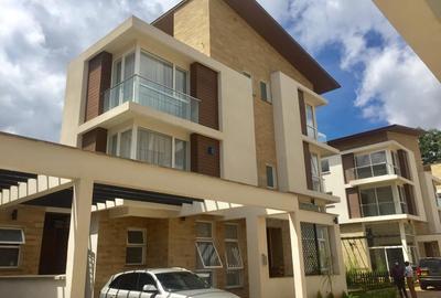 4 Bed Townhouse with En Suite at Lavington