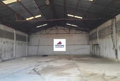 4,900 ft² Warehouse with Fibre Internet in Industrial Area