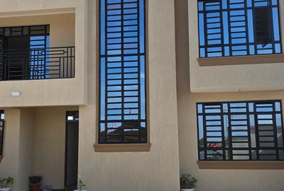 6 Bed Townhouse with En Suite at Bypass Corner