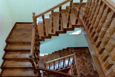 6 Bed Villa with En Suite in Lavington