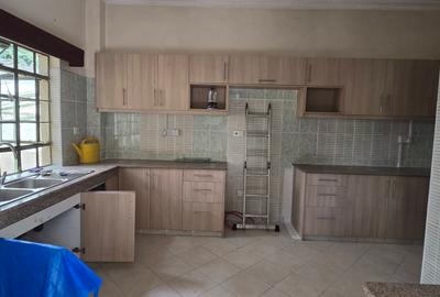 4 Bed Townhouse with En Suite at Lavington Off Convent - 3