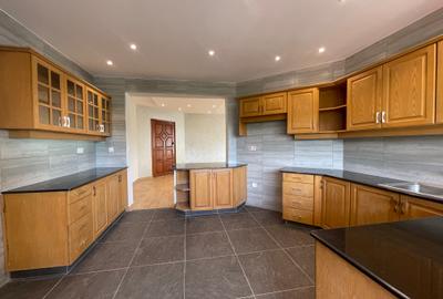 3 Bed Apartment with En Suite in Brookside