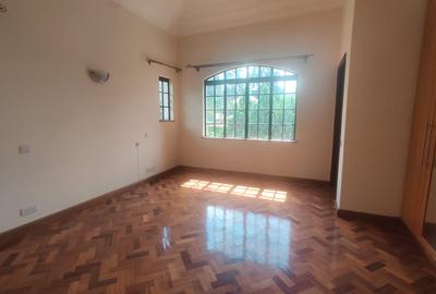 5 Bed Townhouse with En Suite in Runda