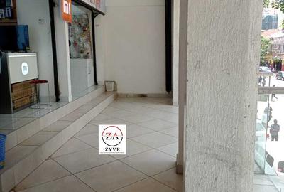 70 ft² Shop with Fibre Internet at Cbd