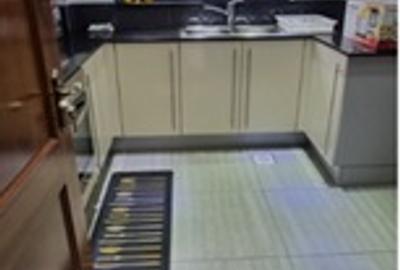 Furnished 2 Bed Apartment with En Suite at Brookside Drive
