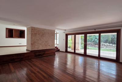 5 Bed Villa with En Suite in Lavington - 4