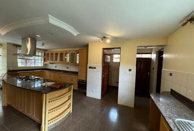 4 Bed House with En Suite in Runda