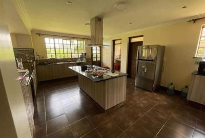 5 Bed House with En Suite in Rosslyn