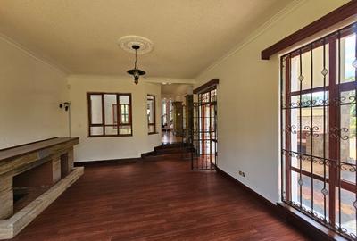 5 Bed House with En Suite in Runda - 3