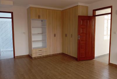 4 Bed House with En Suite at Membley - 4