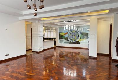 3 Bed Apartment with En Suite in Riverside