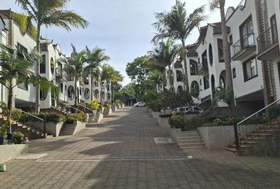 5 Bed Townhouse with En Suite in Westlands Area - 2