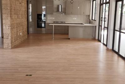 6 Bed Townhouse with En Suite at Mukoma - 3