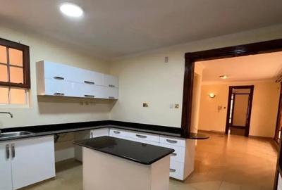 5 Bed Townhouse with En Suite in Kyuna - 3