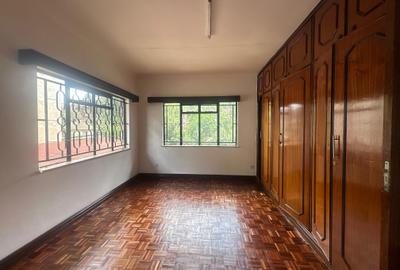 5 Bed Townhouse with En Suite in Lavington
