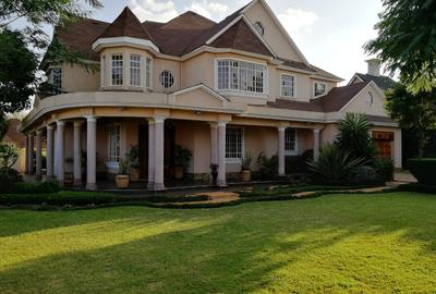 6 Bed Villa with En Suite at Runda