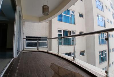 3 Bed Apartment with En Suite in Riverside