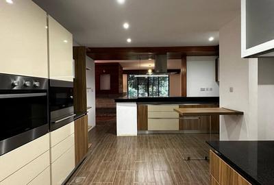 5 Bed Townhouse with En Suite in Runda