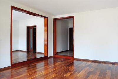 5 Bed Townhouse with En Suite at Lavington - 2