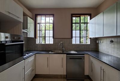 2 Bed Townhouse with En Suite at Lakeview - 4