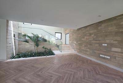 5 Bed Villa with En Suite at Grevilia Grove - 2