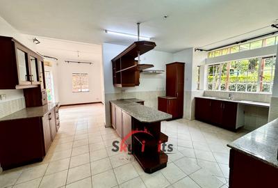 5 Bed Townhouse with En Suite in Rosslyn - 4