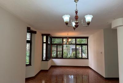 4 Bed House with En Suite in Riverside - 3