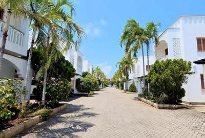 4 Bed Townhouse with En Suite at Green Wood Drive - 4