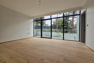 5 Bed House with En Suite in Lavington