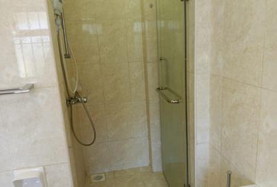 5 Bed Townhouse with En Suite in Runda - 4