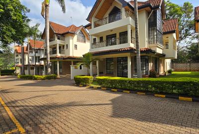 5 Bed Townhouse with En Suite in Lavington - 3