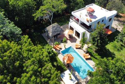 6 Bed Villa with En Suite in Diani