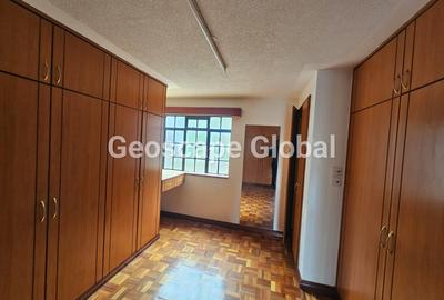 5 Bed House with En Suite in Lavington - 4