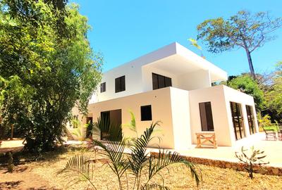 6 Bed Villa with En Suite in Diani