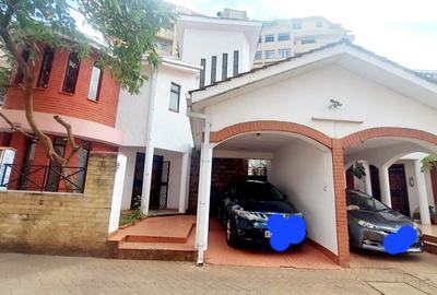 5 Bed Townhouse with En Suite at Brookside Drive