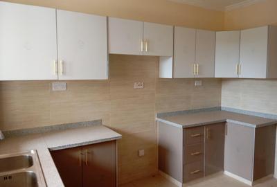 3 Bed Apartment with En Suite at Hatheru Road - 3
