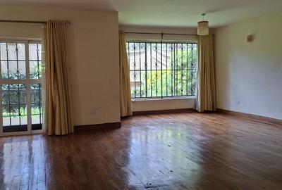 5 Bed Townhouse with En Suite in Spring Valley - 4