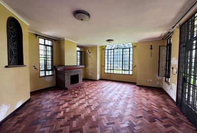 5 Bed Townhouse with En Suite in Runda - 2